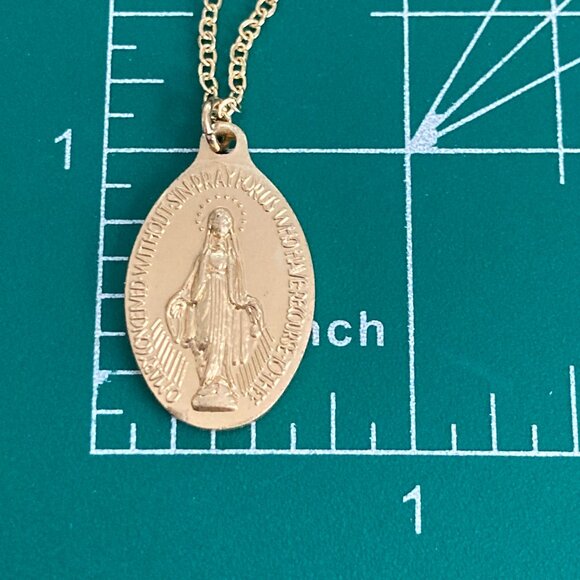 Immaculate Conception VirginMary Miraculous Medal Necklace GoldTone Sacred Heart - Picture 9 of 10